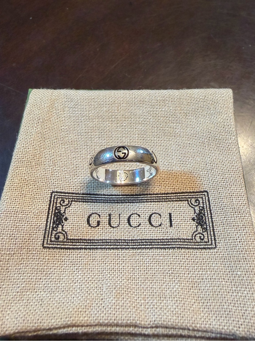 New Authentic Gucci GG Logo Blind For Love Silver Ring - Picture 2 of 16
